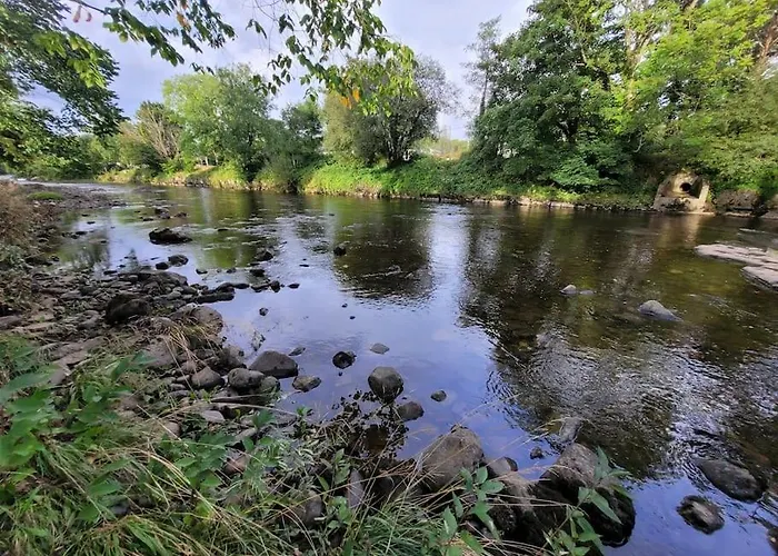 Riverside Bungalow - Direct River Access!