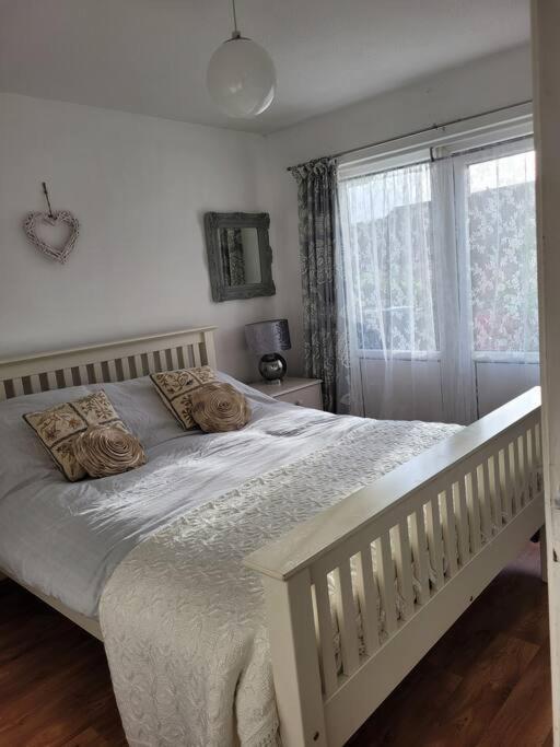 Riverside - Direct River Access! * Ystradgynlais