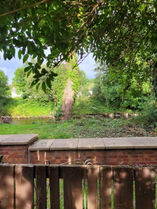 Riverside - Direct River Access! * Ystradgynlais